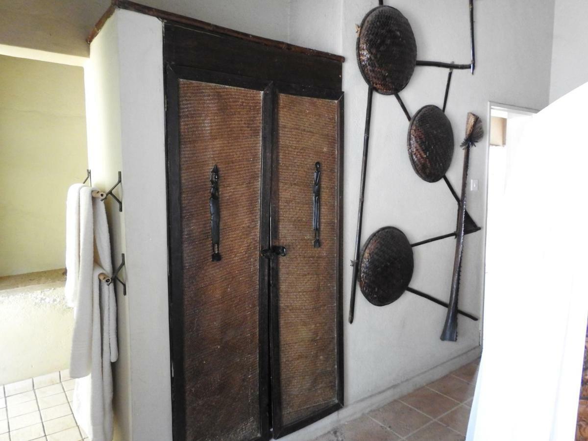 Norman Carr Cottage Monkey Bay Exterior foto